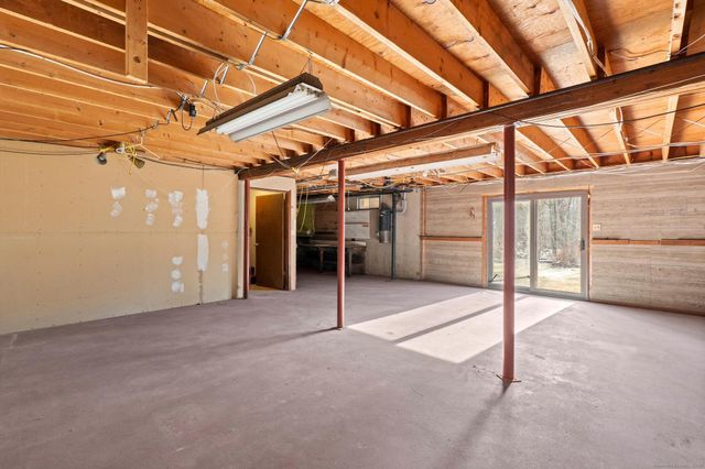 123 West High Street, East Hampton, CT 06424