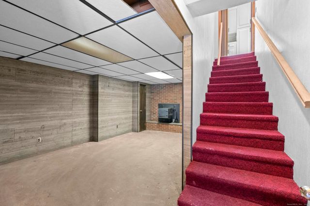 123 West High Street, East Hampton, CT 06424