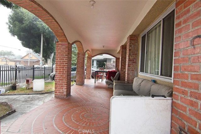6911 Compton, Los Angeles, CA 90001