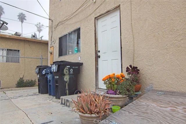 6911 Compton, Los Angeles, CA 90001