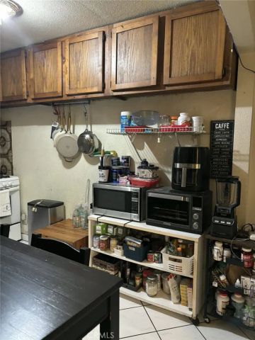 6911 Compton, Los Angeles, CA 90001