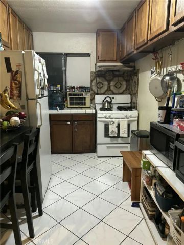 6911 Compton, Los Angeles, CA 90001