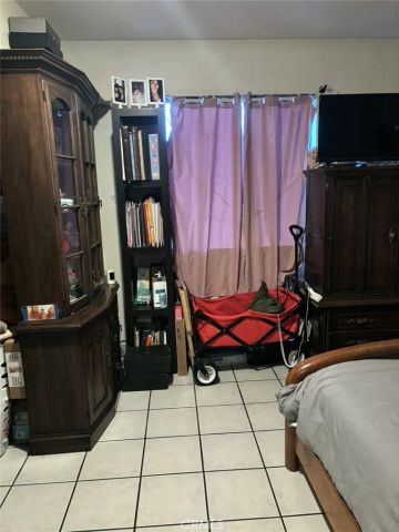 6911 Compton, Los Angeles, CA 90001