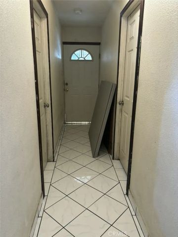 6911 Compton, Los Angeles, CA 90001