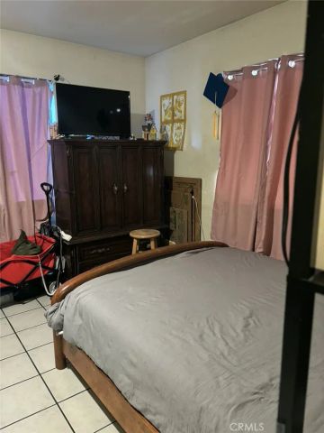 6911 Compton, Los Angeles, CA 90001