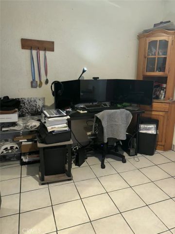 6911 Compton, Los Angeles, CA 90001