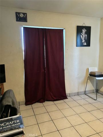6911 Compton, Los Angeles, CA 90001
