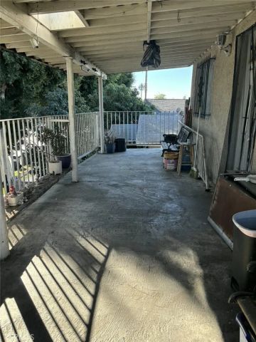 6911 Compton, Los Angeles, CA 90001