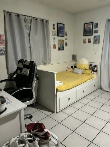 6911 Compton, Los Angeles, CA 90001