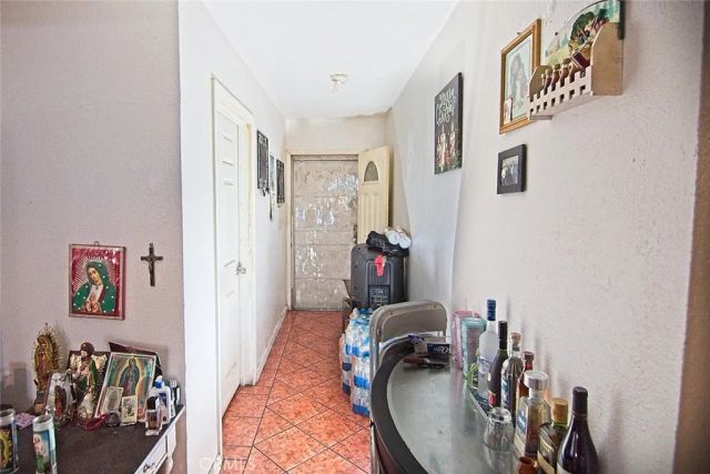 6911 Compton, Los Angeles, CA 90001