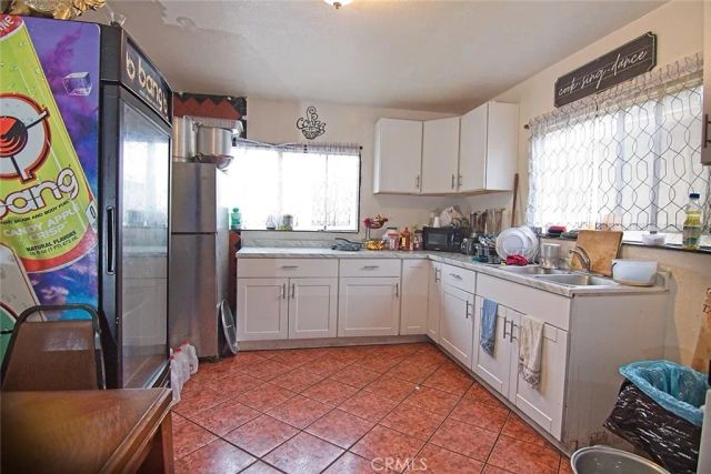 6911 Compton, Los Angeles, CA 90001