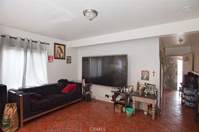 6911 Compton, Los Angeles, CA 90001