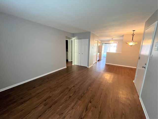 148 Dunteman Drive 101, Glendale Heights, IL 60139