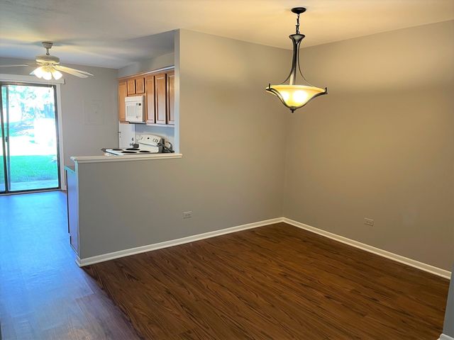 148 Dunteman Drive 101, Glendale Heights, IL 60139