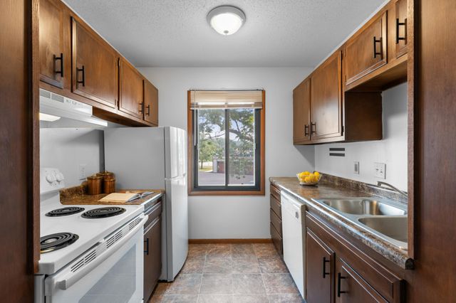 2011 Viking Drive NW 23, Rochester, MN 55901