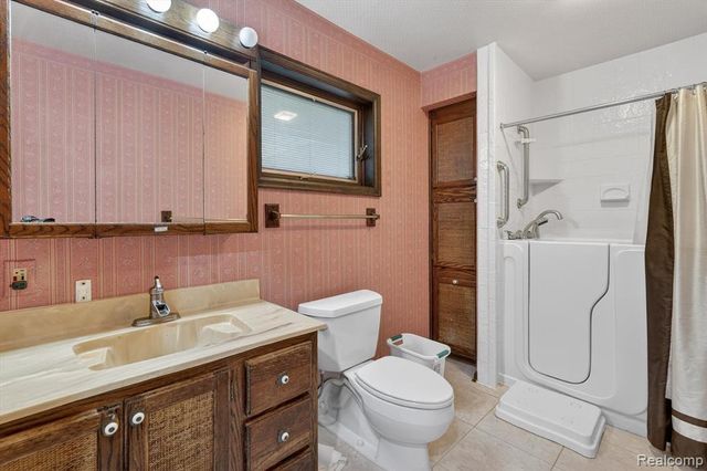 6225 Sierra Pass, Flint, MI 48532