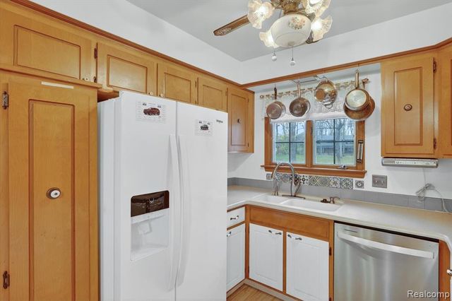 6225 Sierra Pass, Flint, MI 48532