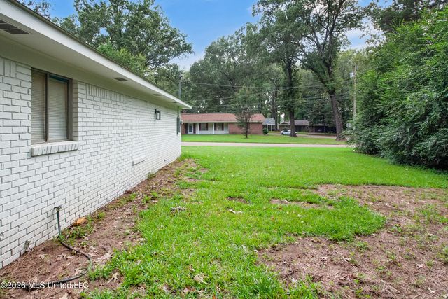 1027 Tanglewood Drive, Clinton, MS 39056