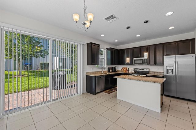 978 E 10TH STREET, Apopka, FL 32703