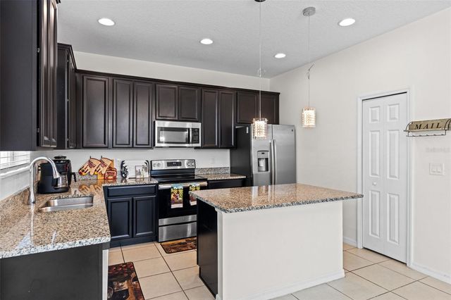 978 E 10TH STREET, Apopka, FL 32703