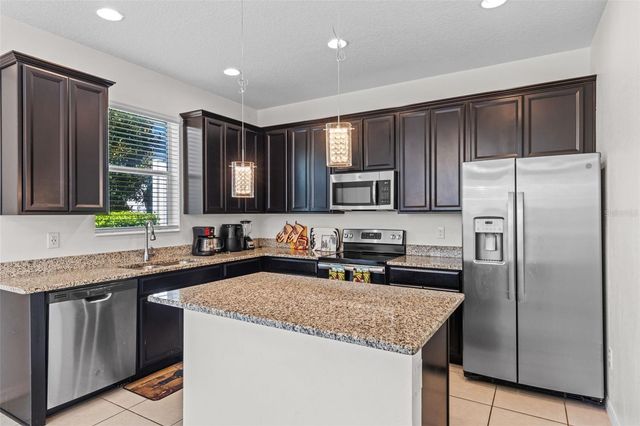 978 E 10TH STREET, Apopka, FL 32703