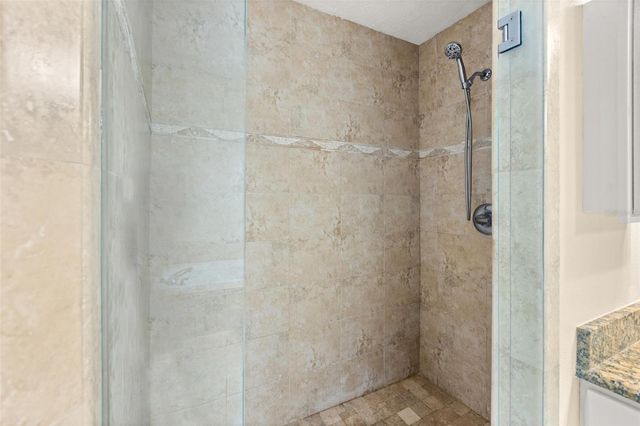 1525 CROOKED STICK DRIVE, Valrico, FL 33596