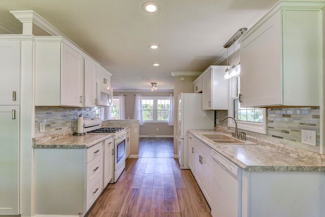 615 Main Street, Crane, MO 65633