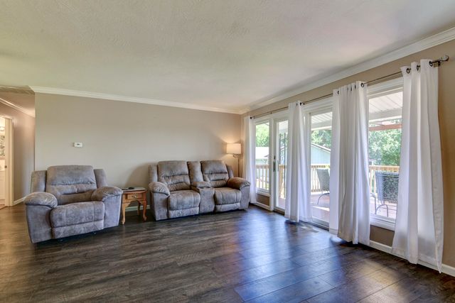 615 Main Street, Crane, MO 65633