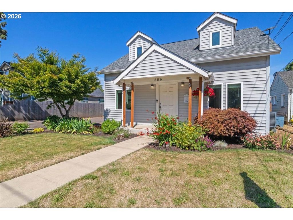 Image 1 of property listing at 656 Sw LEVENS St, Dallas, OR 97338