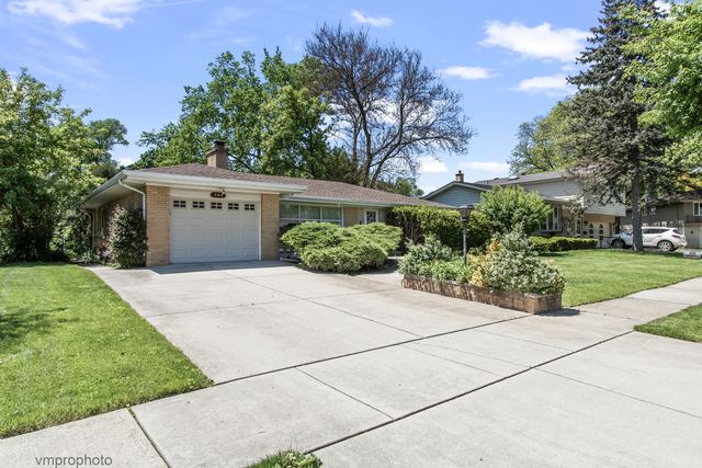 109 W Berkshire Lane, Mount Prospect, IL 60056