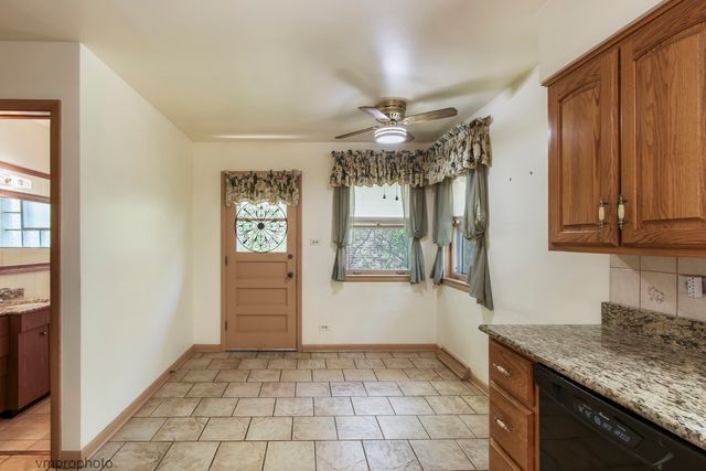 109 W Berkshire Lane, Mount Prospect, IL 60056