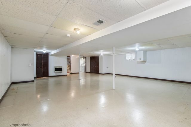 109 W Berkshire Lane, Mount Prospect, IL 60056