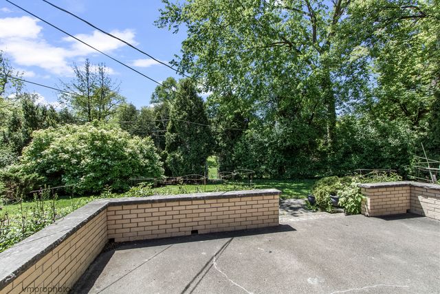 109 W Berkshire Lane, Mount Prospect, IL 60056