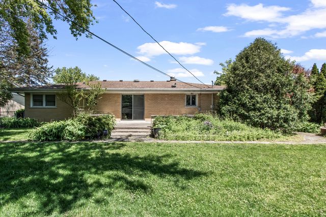 109 W Berkshire Lane, Mount Prospect, IL 60056