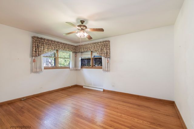 109 W Berkshire Lane, Mount Prospect, IL 60056