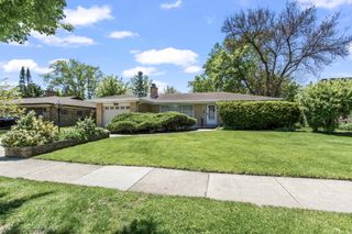 109 W Berkshire Lane, Mount Prospect, IL 60056