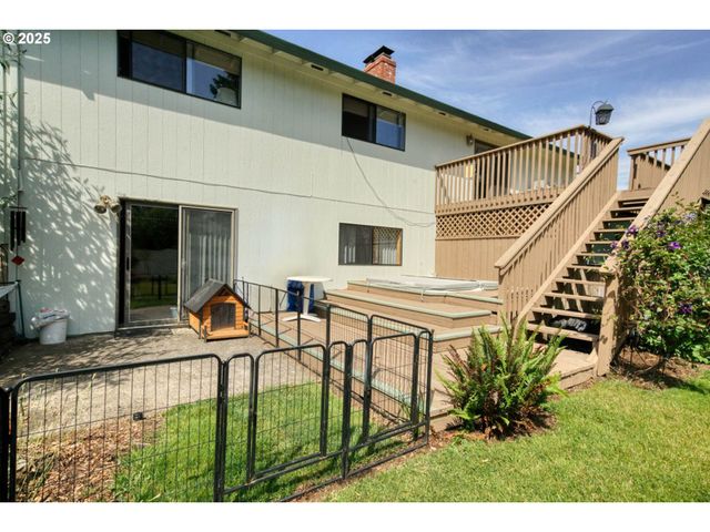 2732 Ne ELAINE Dr, Mc Minnville, OR 97128