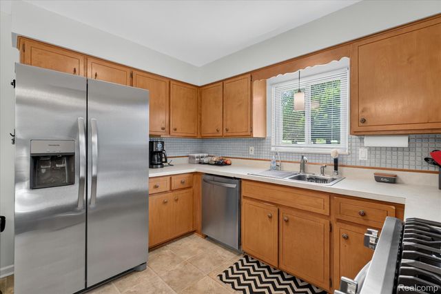 4903 Cape Town, Highland Charter Township, MI 48356