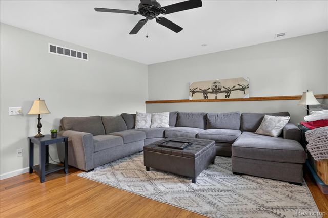 4903 Cape Town, Highland Charter Township, MI 48356