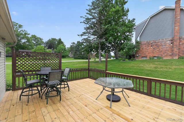 4903 Cape Town, Highland Charter Township, MI 48356