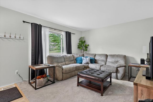 4903 Cape Town, Highland Charter Township, MI 48356