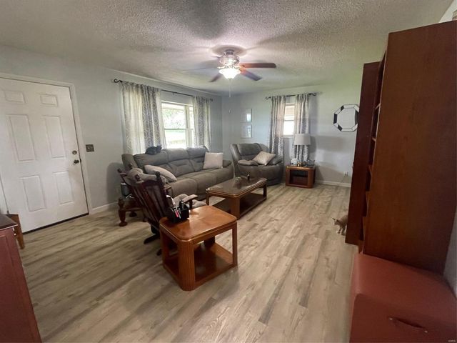 1043 S Hwy AA, Poplar Bluff, MO 63901