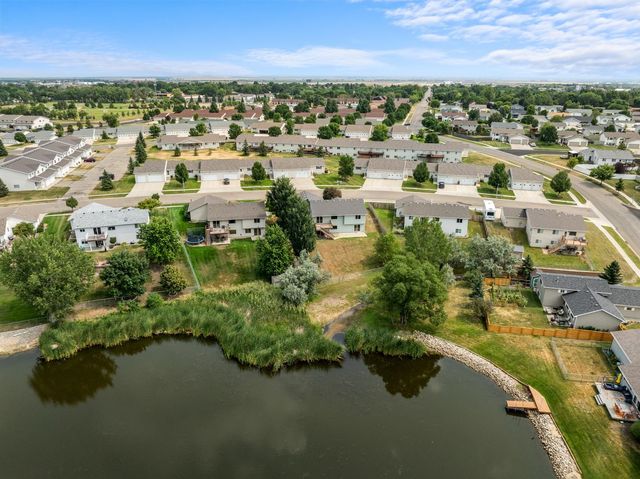 2009 Lakeside St. NW, Minot, ND 58703