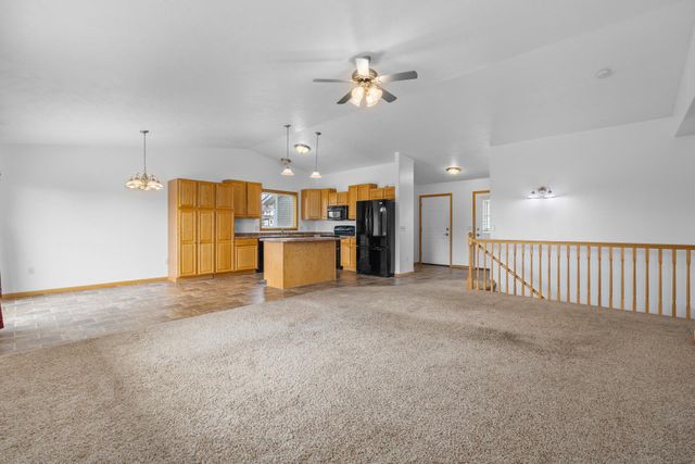 2009 Lakeside St. NW, Minot, ND 58703
