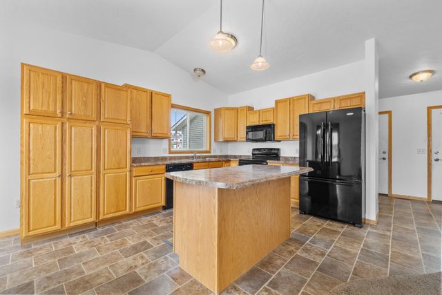 2009 Lakeside St. NW, Minot, ND 58703
