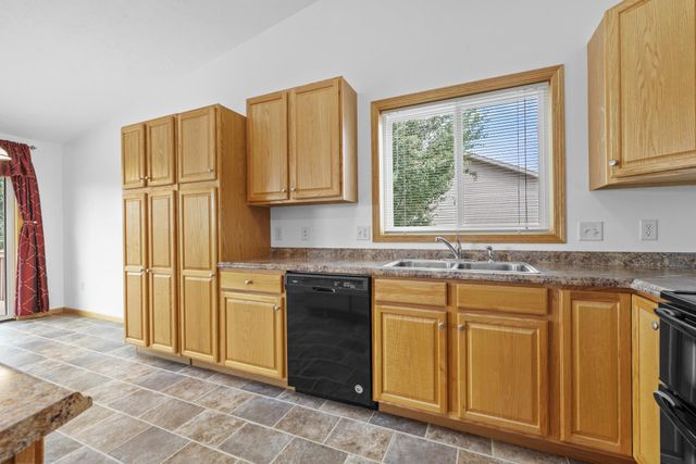 2009 Lakeside St. NW, Minot, ND 58703