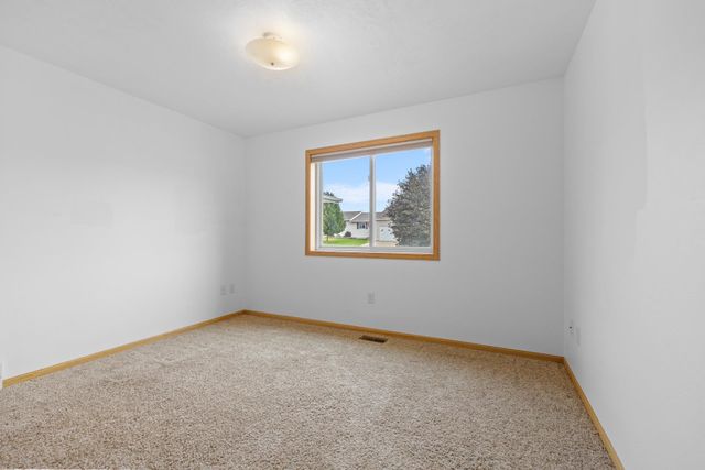 2009 Lakeside St. NW, Minot, ND 58703