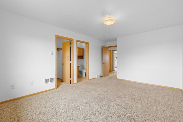 2009 Lakeside St. NW, Minot, ND 58703