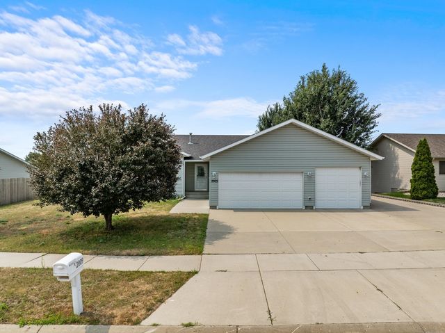 2009 Lakeside St. NW, Minot, ND 58703