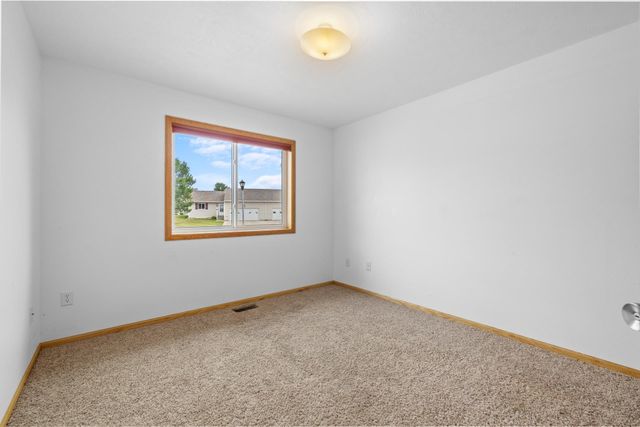 2009 Lakeside St. NW, Minot, ND 58703
